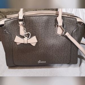 Classic GUESS Handbag purse